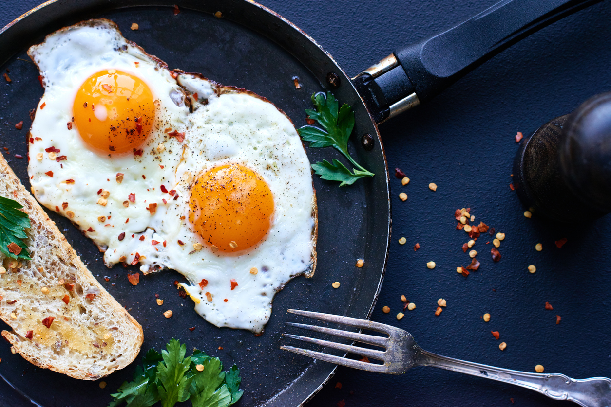 Eggs in pan