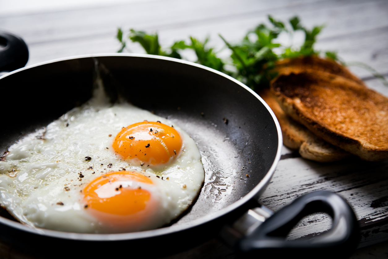 Eggs in pan