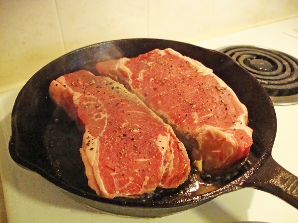 cooking mistakes - cold meat in hot pan