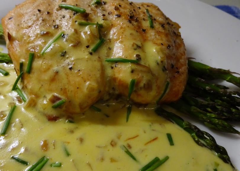 Roast Salmon, Asparagus & Saffron Cream Sauce