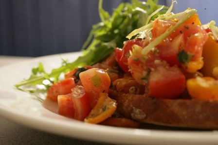 Bruschetta con Insalata di Pomodoro