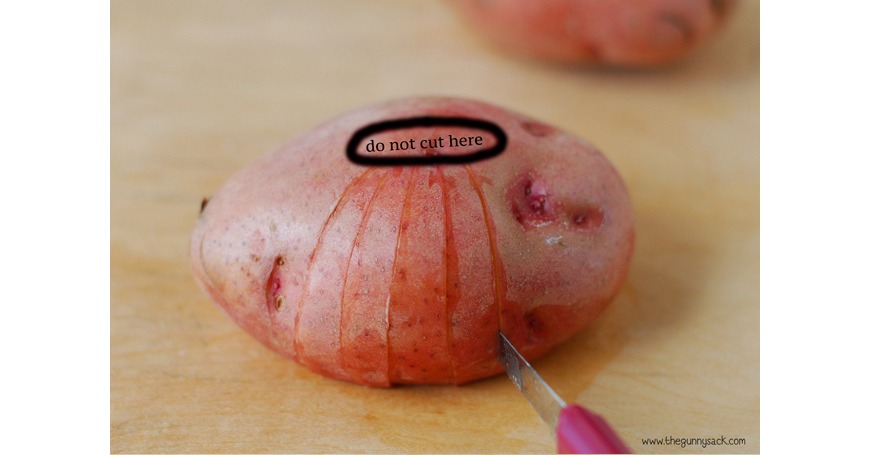 How to cut baked potato