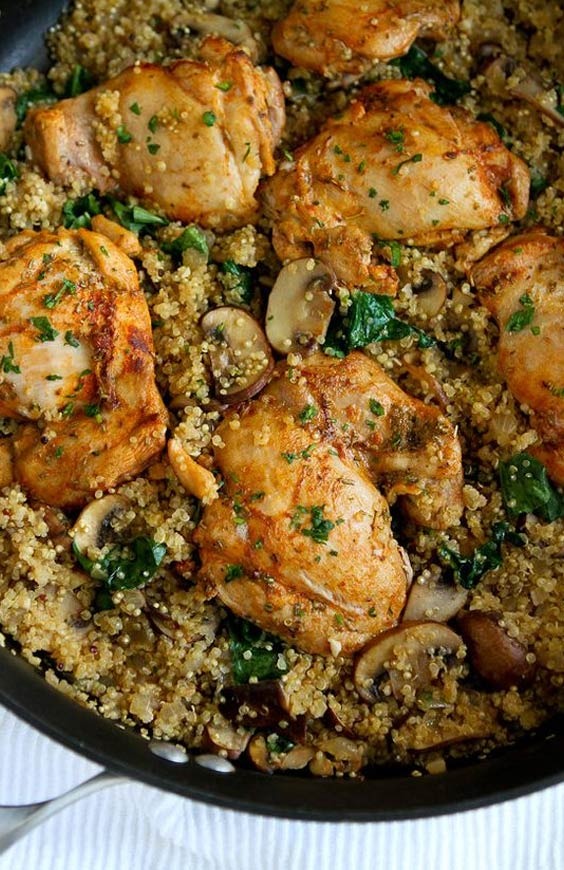 One-Pot Chicken, Quinoa, Mushrooms & Spinach