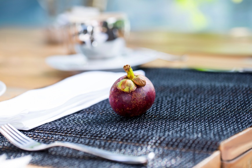 How to eat mangosteens