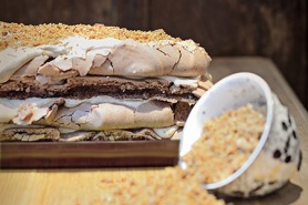 Mocha meringue torte with hazelnut crumble