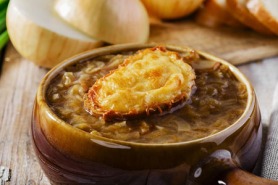 Soupe à l'oignon (Lyonnaise Onion Soup)