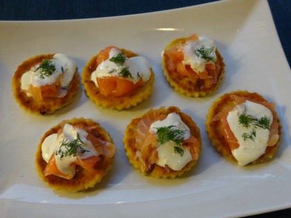 https://cdnexpatwomanfood.expatwoman.com/s3fs-public/styles/width_420/public/18.12.17.%20Potato%20cakes%20with%20smoked%20salmon%20and%20horseradish%20cream..JPG?itok=ayt9LXCa