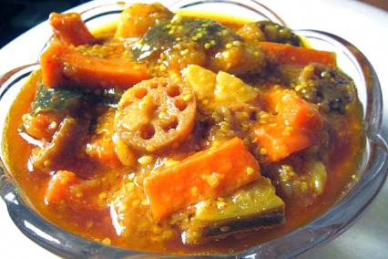 Potato and Mix Vegetable Winter Pickle