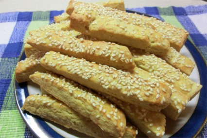 Cheese and sesame seed straws