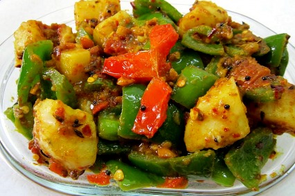 Shimla Mirch Aloo Subzi (Capsicum Potato Curry)