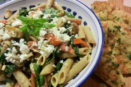 Wholewheat pasta with spinach, feta and tomato